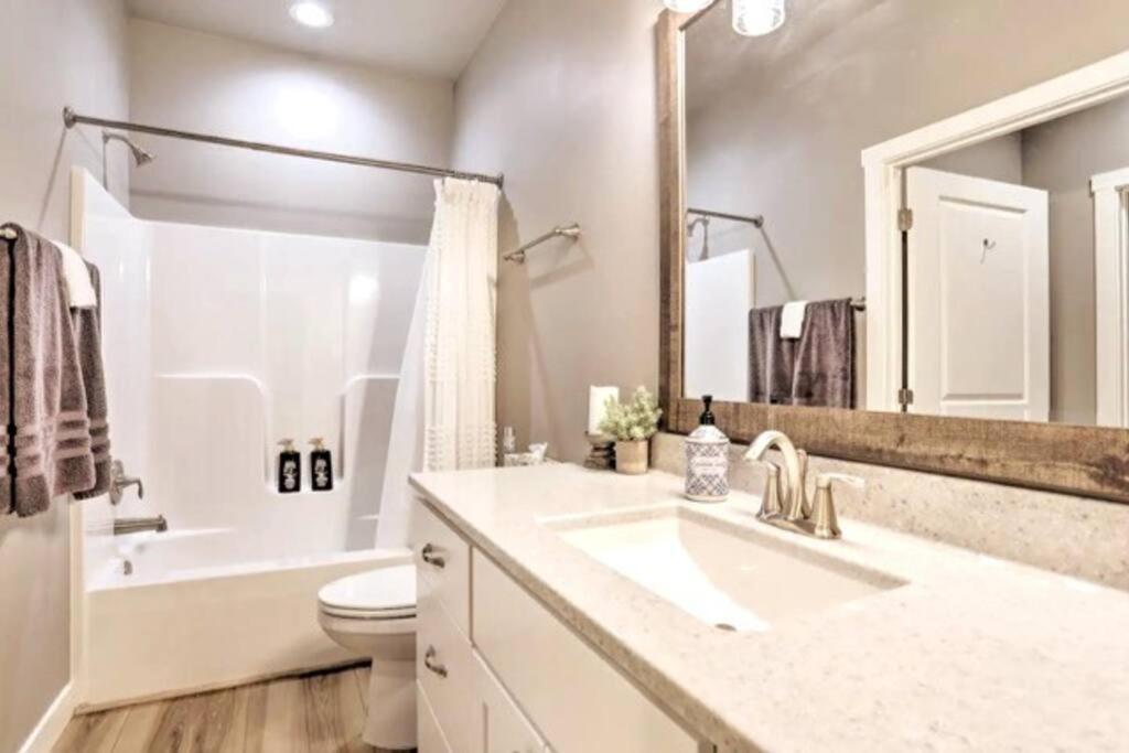 New! Cozy & Modern Spearfish Home Near Downtown! Exteriör bild